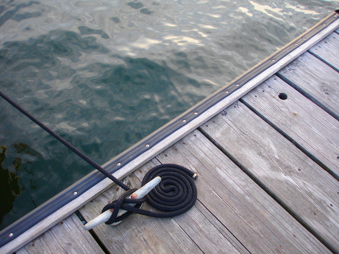 dockside-coiled-rope-2012-0725_06058