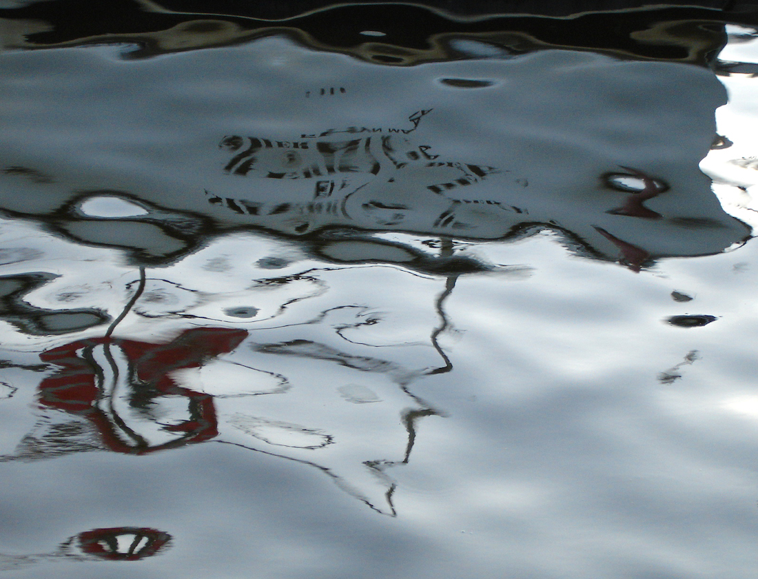 harbor-boat-reflection-2016-0805-00071